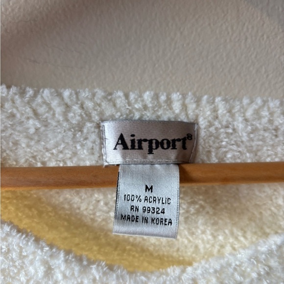 Elegant Cream Sweater with frayed sleeves - Picture 6 of 7